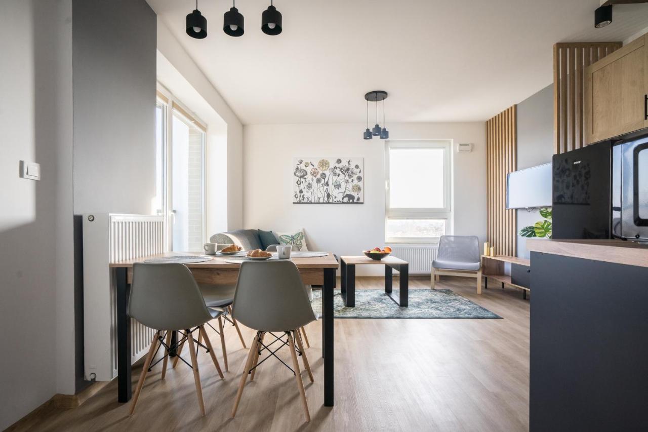 Bizapartments - Modern Flats With Parking Varşova Dış mekan fotoğraf