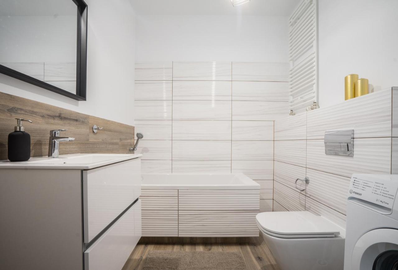 Bizapartments - Modern Flats With Parking Varşova Dış mekan fotoğraf