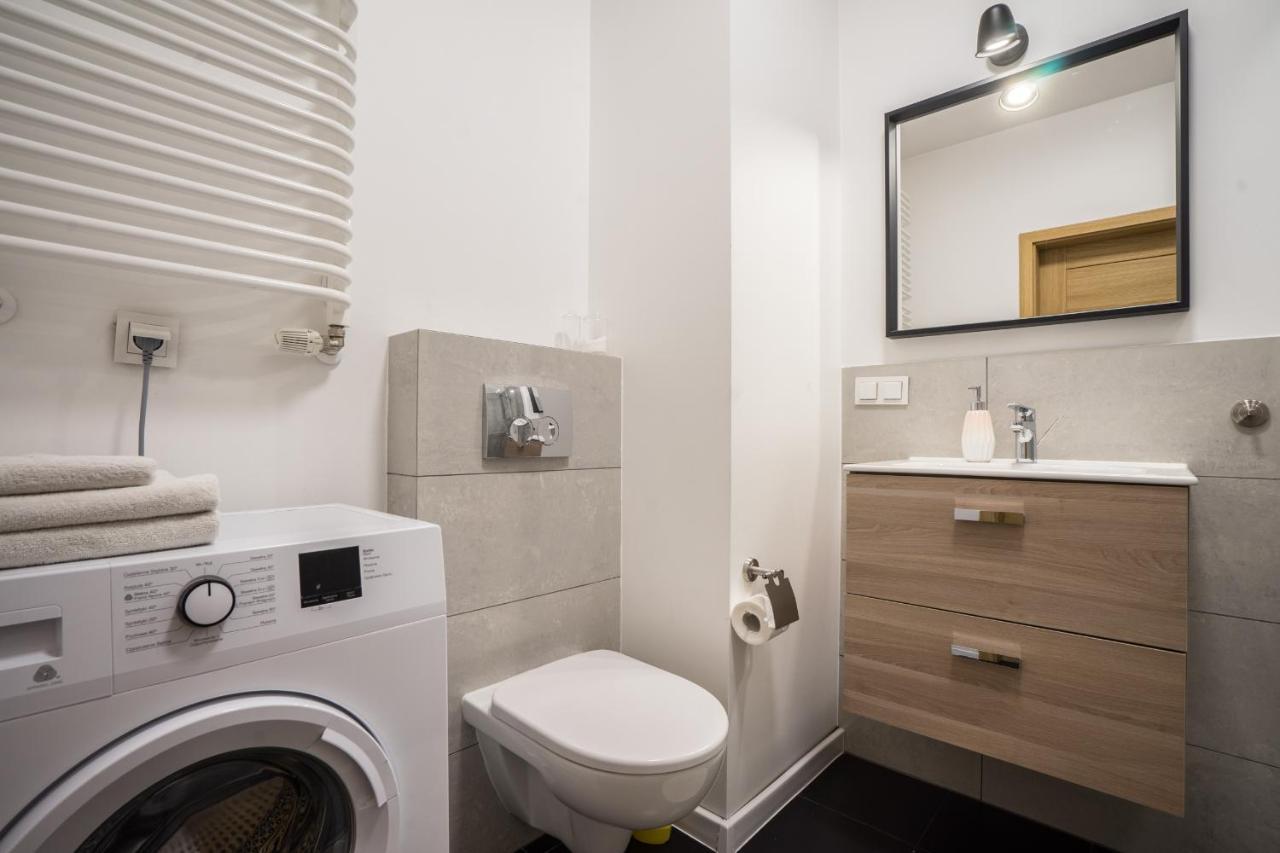 Bizapartments - Modern Flats With Parking Varşova Dış mekan fotoğraf
