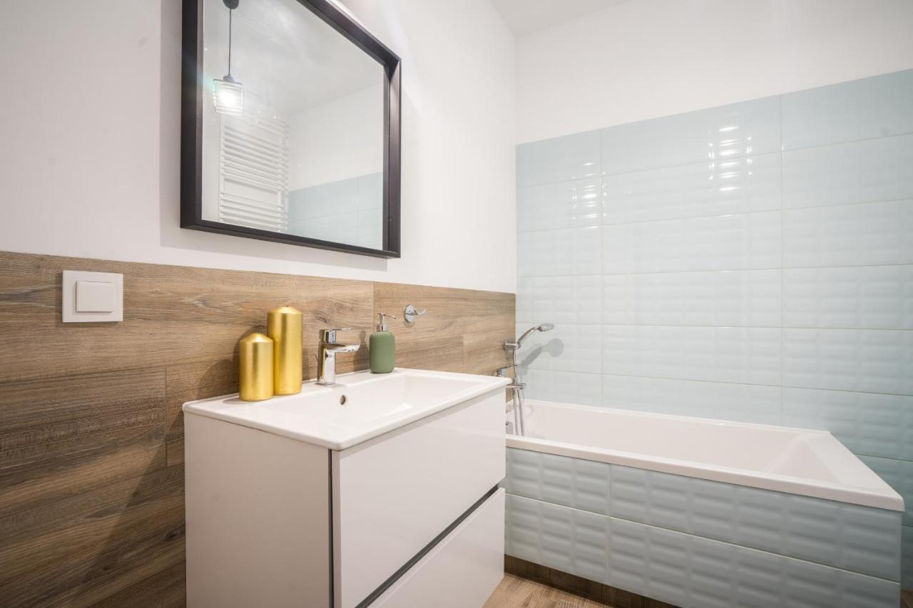 Bizapartments - Modern Flats With Parking Varşova Dış mekan fotoğraf