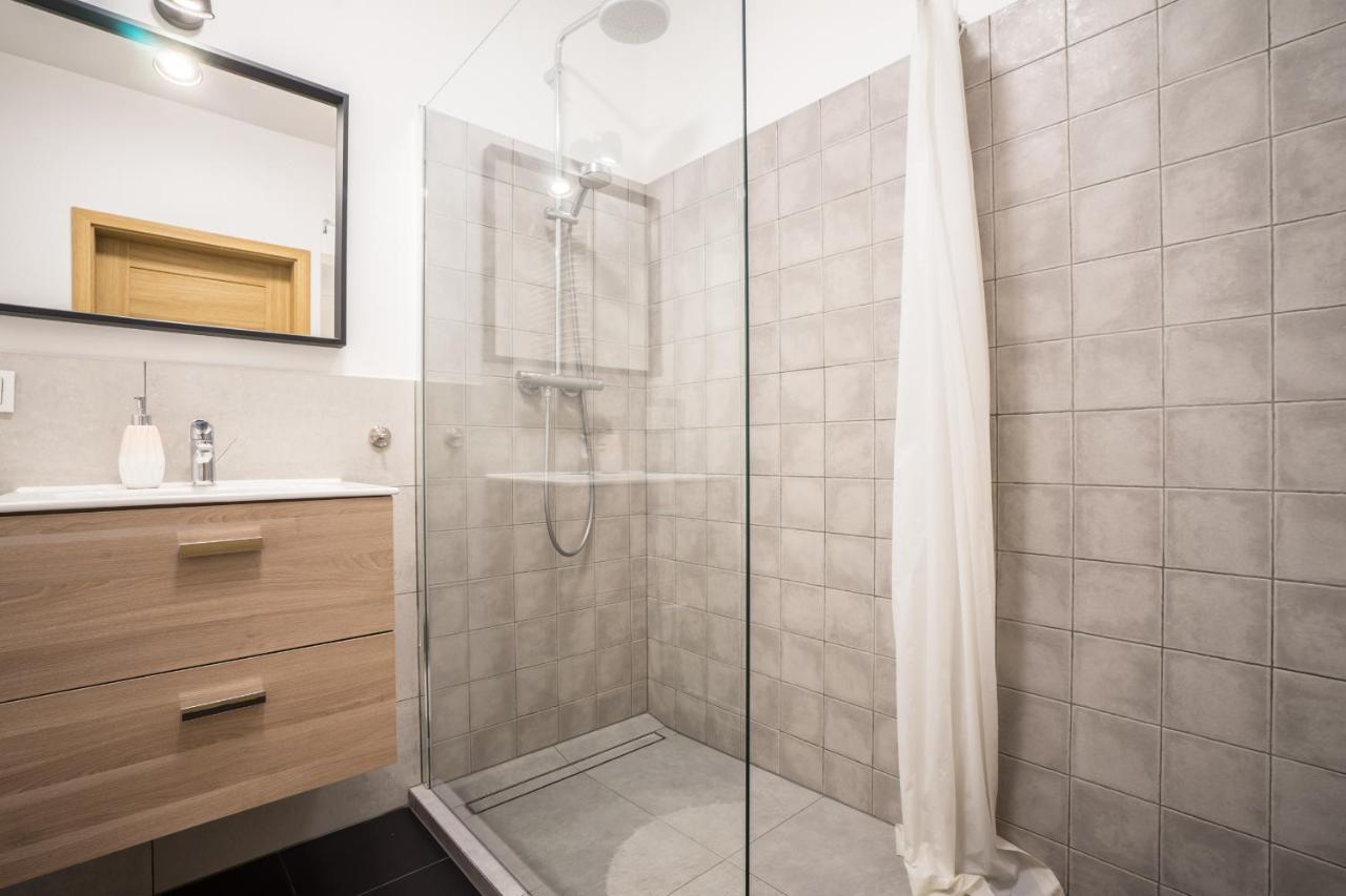 Bizapartments - Modern Flats With Parking Varşova Dış mekan fotoğraf